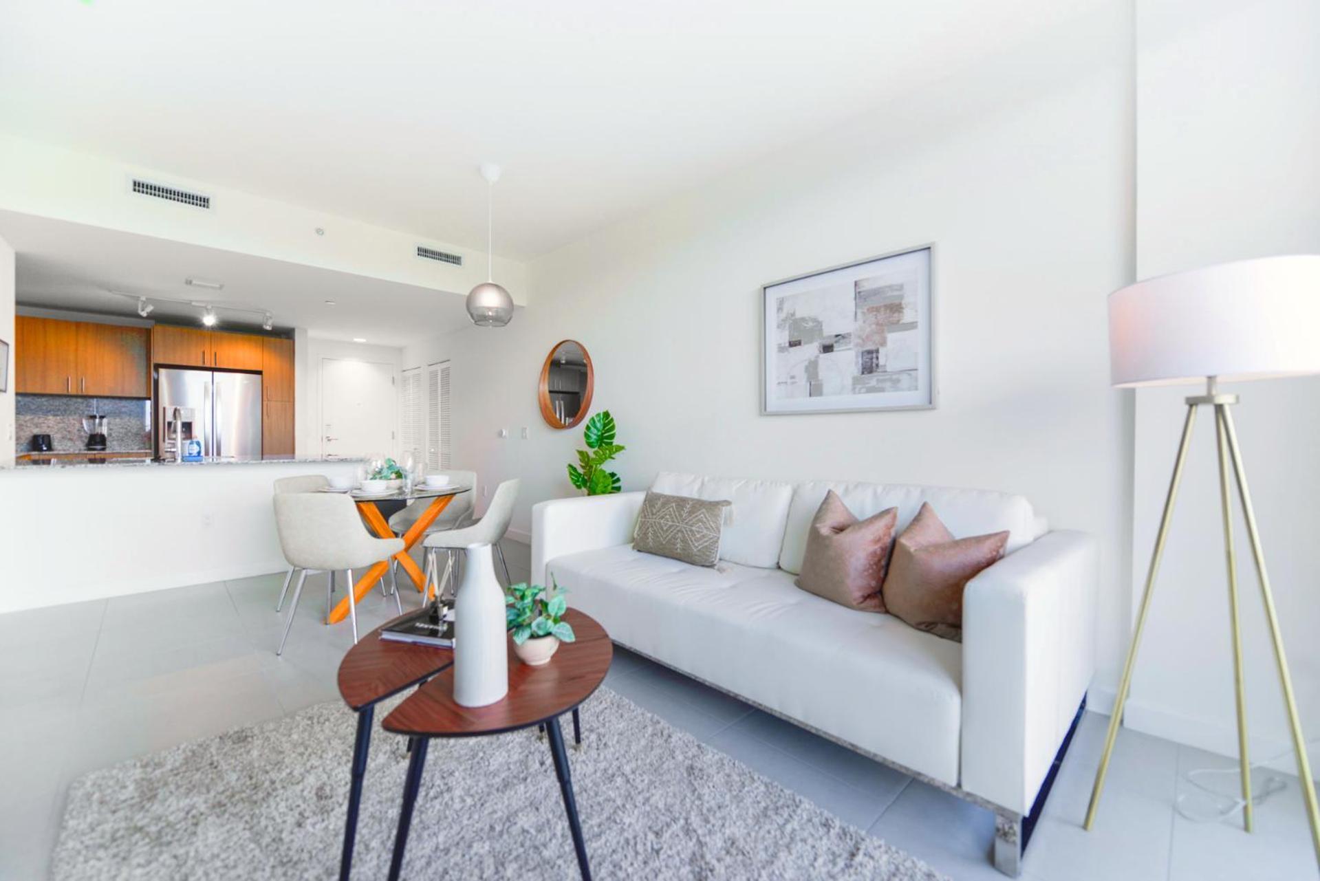 Modern Hotel With Pool & Gym In Prime Doral Location Appartamento *