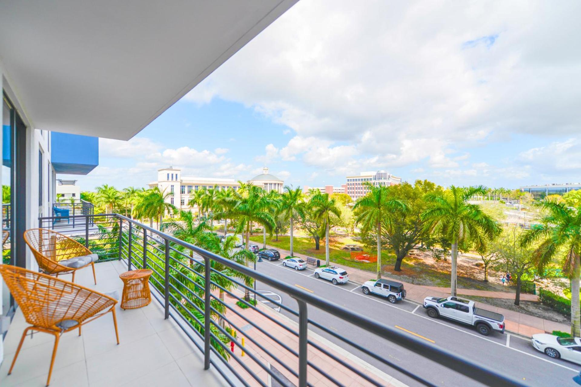 Modern Hotel With Pool & Gym In Prime Doral Location Miami